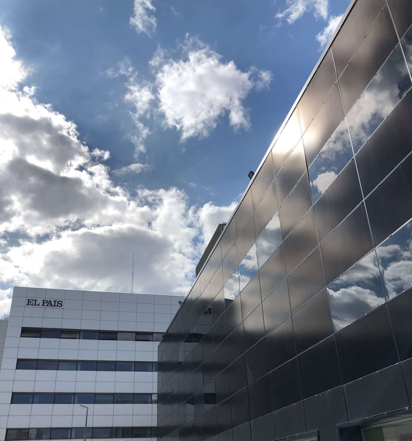 Proyecto de fachada vertical fotovoltaica en edificio de oficinas del Grupo Prisa